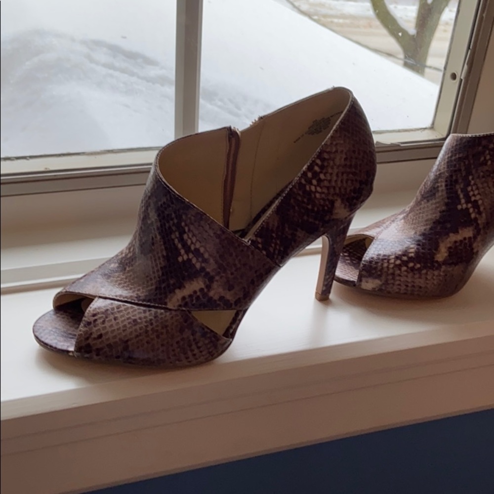 Nine West snake skin heels size 9